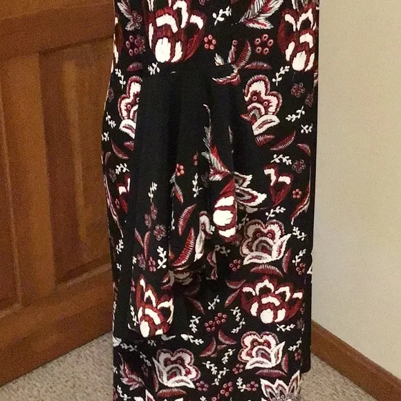 Angel Sleeve Dress - Picture 2 of 3